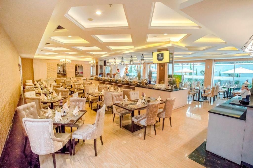 Savero Hotel Депок Екстериор снимка