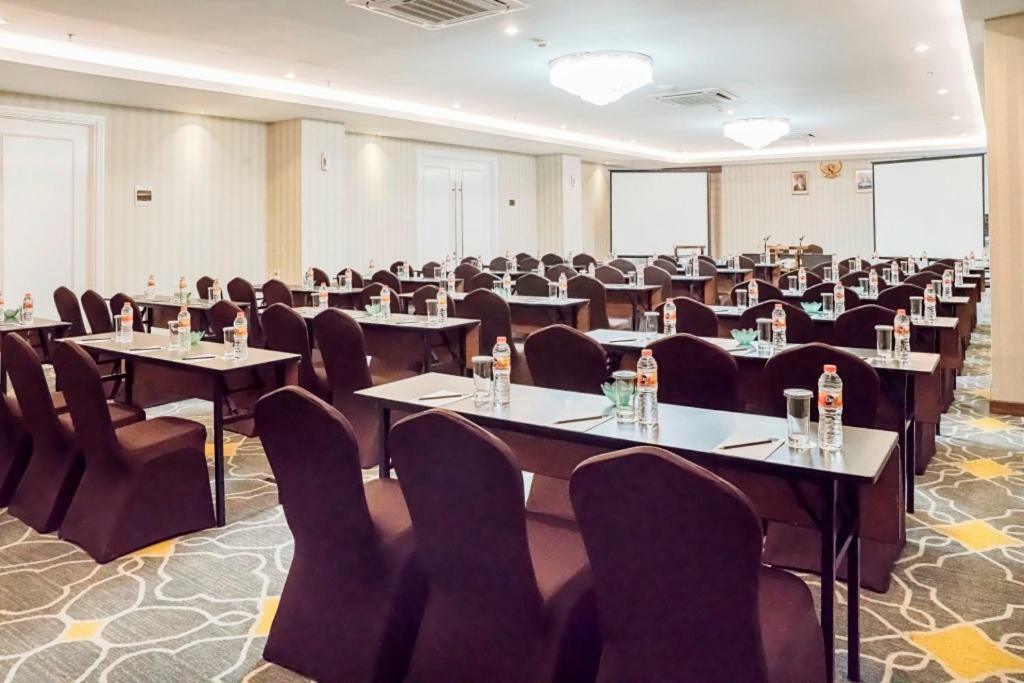 Savero Hotel Депок Екстериор снимка