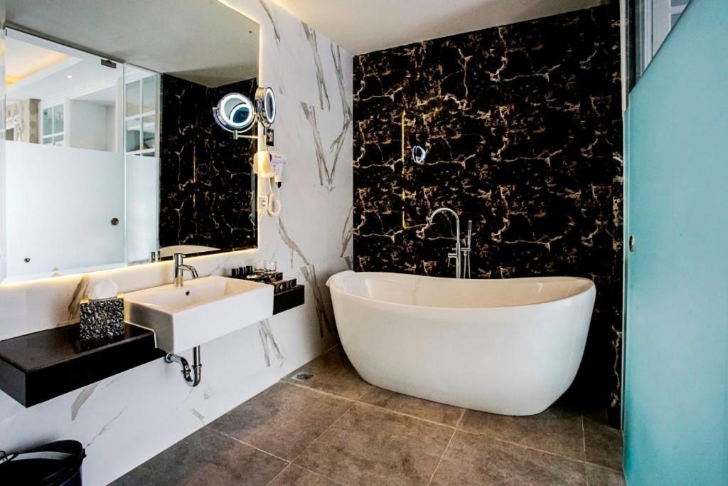 Savero Hotel Депок Екстериор снимка